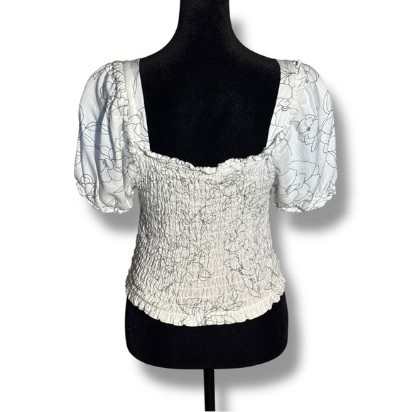 Monteau Los Angles White & Black Floral Line Pattern Puff Sleeves Smocked Blouse - Picture 7 of 16